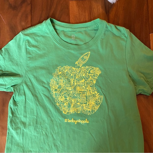 Apple Store tee, NWOT, Youth size Large - Picture 4 of 6